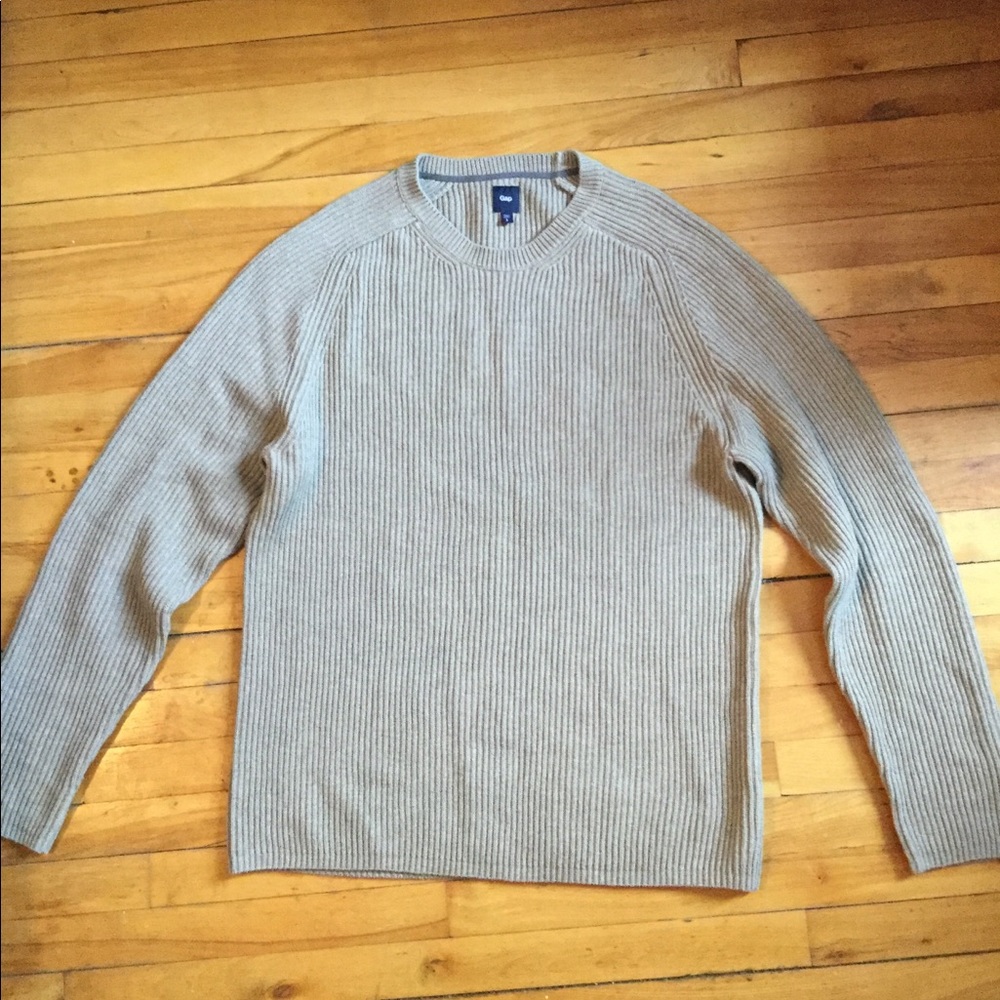 Gap sweater size L